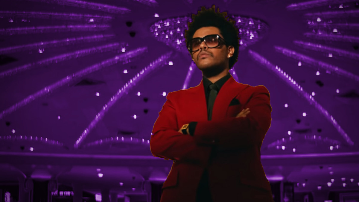 The Weeknd in de videoclip van Blinding Lights.