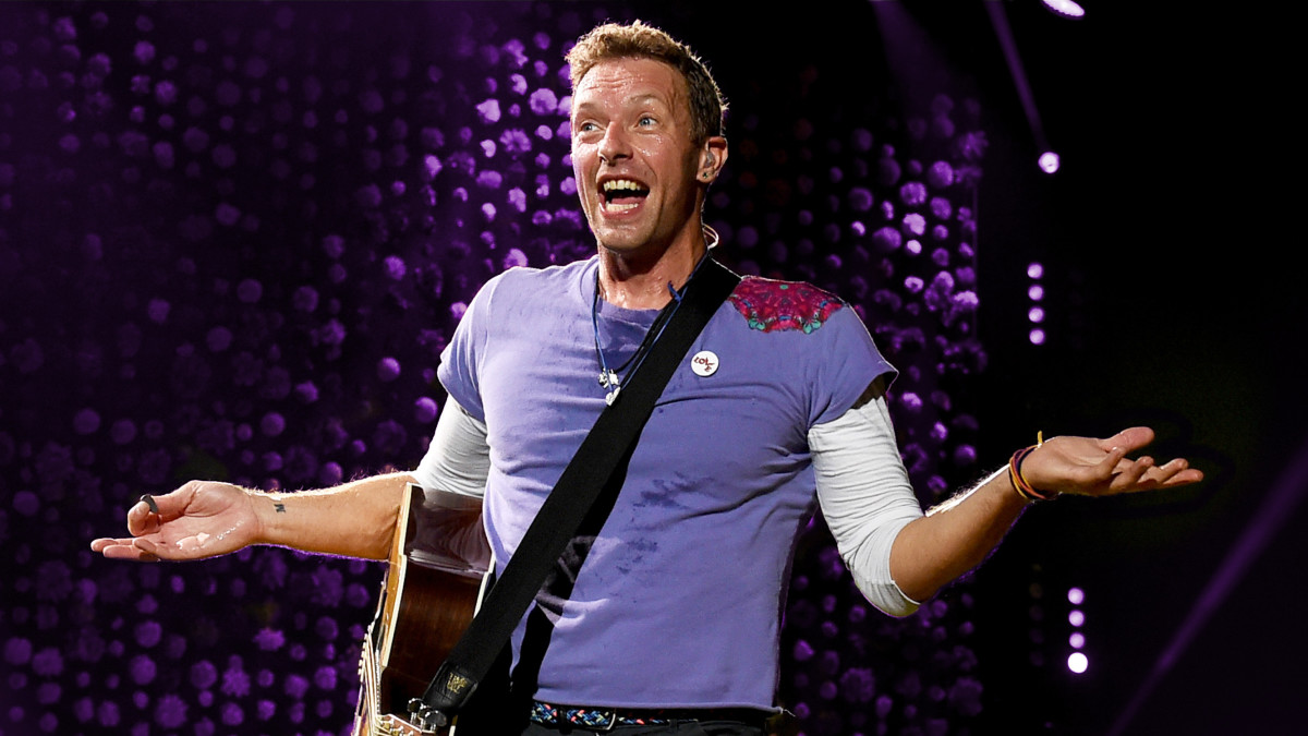 Chris Martin van Coldplay tijdens een optreden.