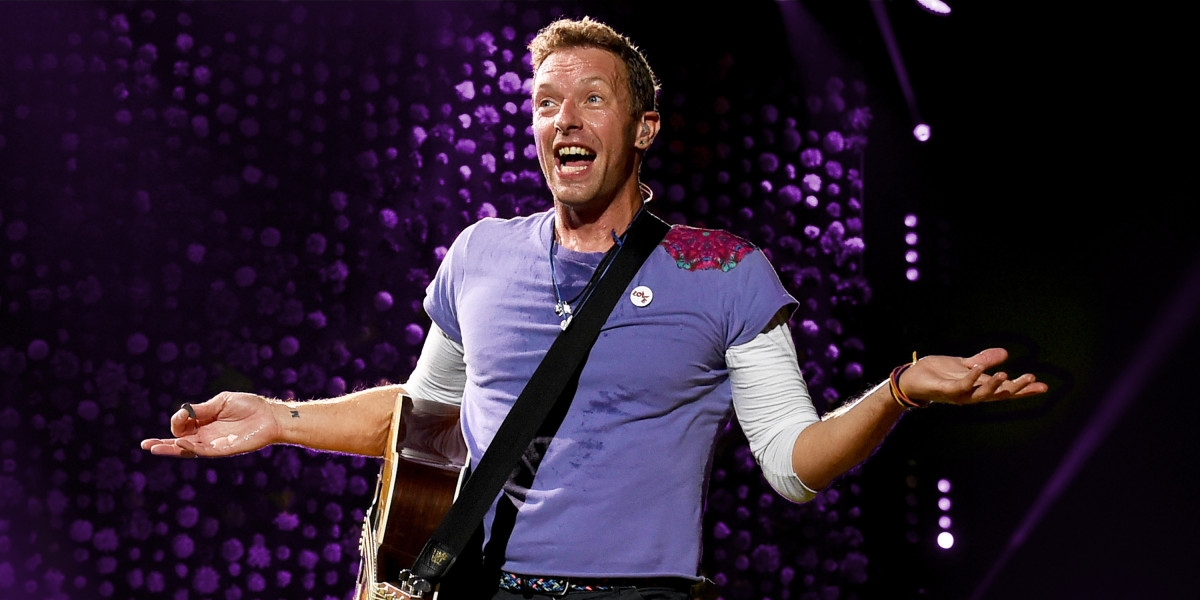 Chris Martin van Coldplay tijdens een optreden.
