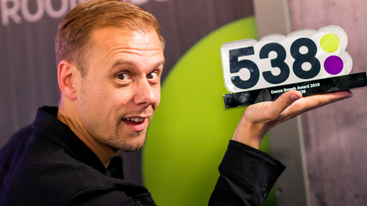 Armin van Buuren won vorig jaar een Dance Smash Award. Op dat moment had hij in totaal al 22 keer de Dance Smash gescoord!