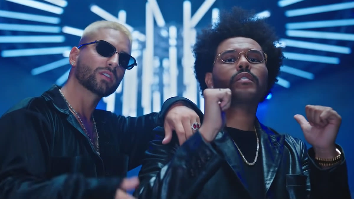 Maluma en The Weeknd in de videoclip voor Hawái.