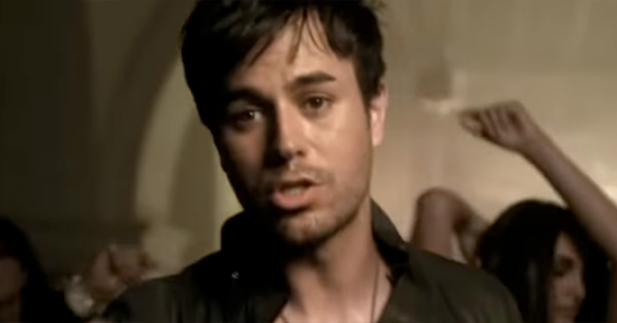 Header Enrique Iglesias pakte in 2008 een #1-hit met dit EK-anthem! 
