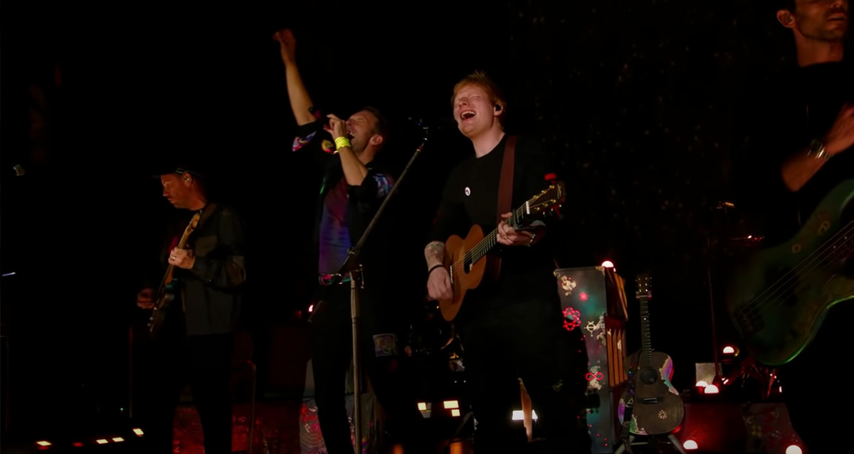 Kippenvel: Ed Sheeran verrast publiek bij Coldplay concert! 🙏 